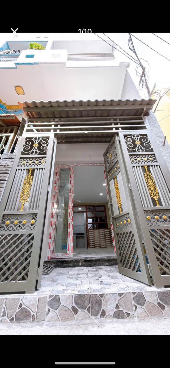 Nhà mới Q4 – 2 mặt tiền hẻm 23m² giá 3.3 tỷ - Kinh doanh thuận lợi!