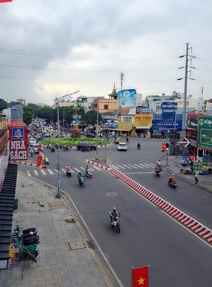 Nhà Mặt Tiền Ông Ích Khiêm, Quận 11 - Diện tích 52m², Giá 16.5 tỷ - Đầu tư sinh lời tuyệt vời!