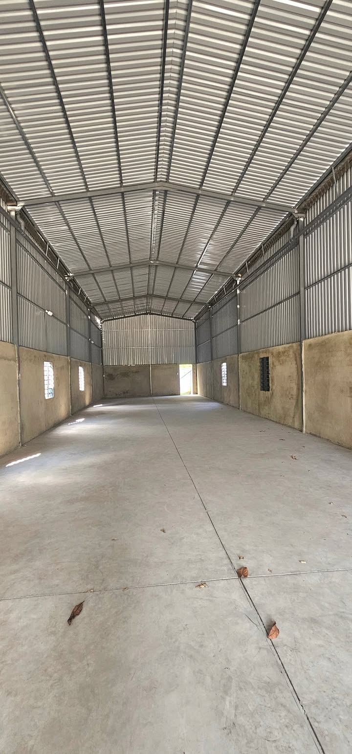 Kho cho thuê Vĩnh Tân 210m² giá 10 triệu - Mặt tiền xe công 24/24