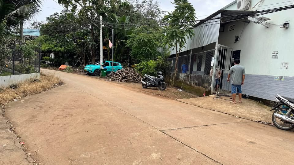 Đất nền Phú Lợi Định Quán 200m² giá 1.35 tỷ - Đường bê tông, dân cư đông đúc!