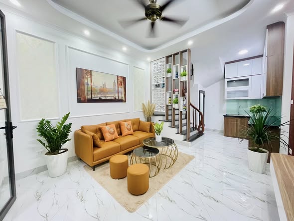 Nhà Phân Lô Đẹp Phường Lĩnh Nam 36m² giá 6.8 tỷ - Sổ đỏ chính chủ!