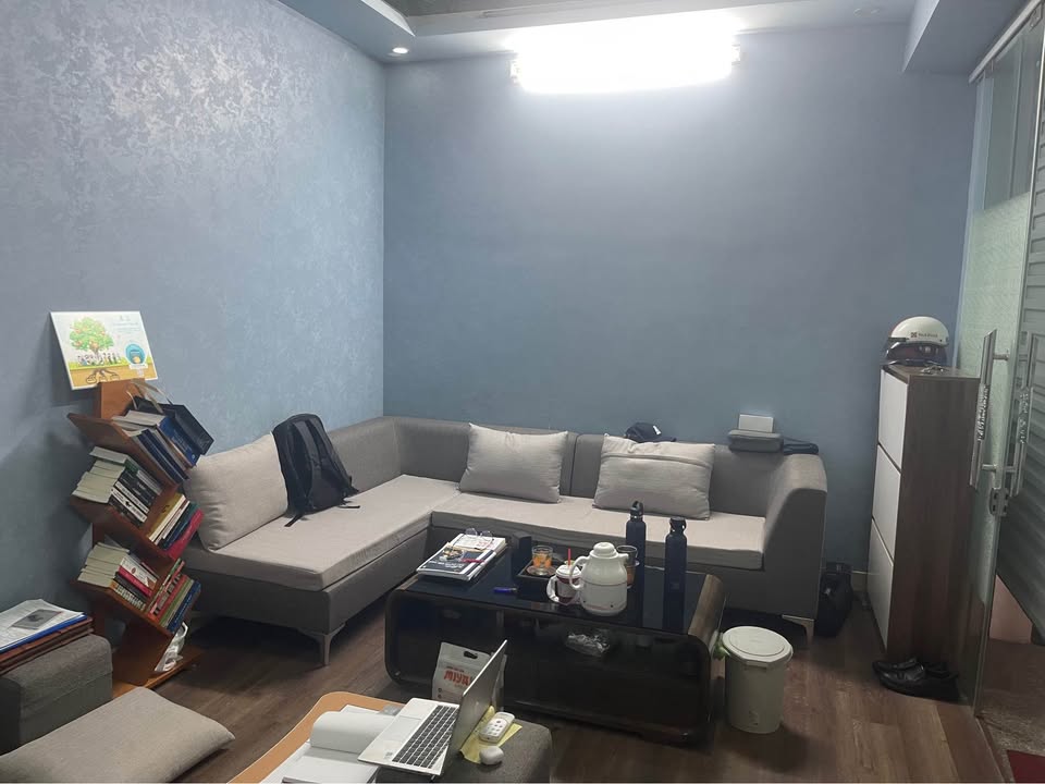 Nhà 3 tầng phố Trà Khê 40.5m² giá 1.9 tỷ - Gần công viên Các Hoàng Tử!