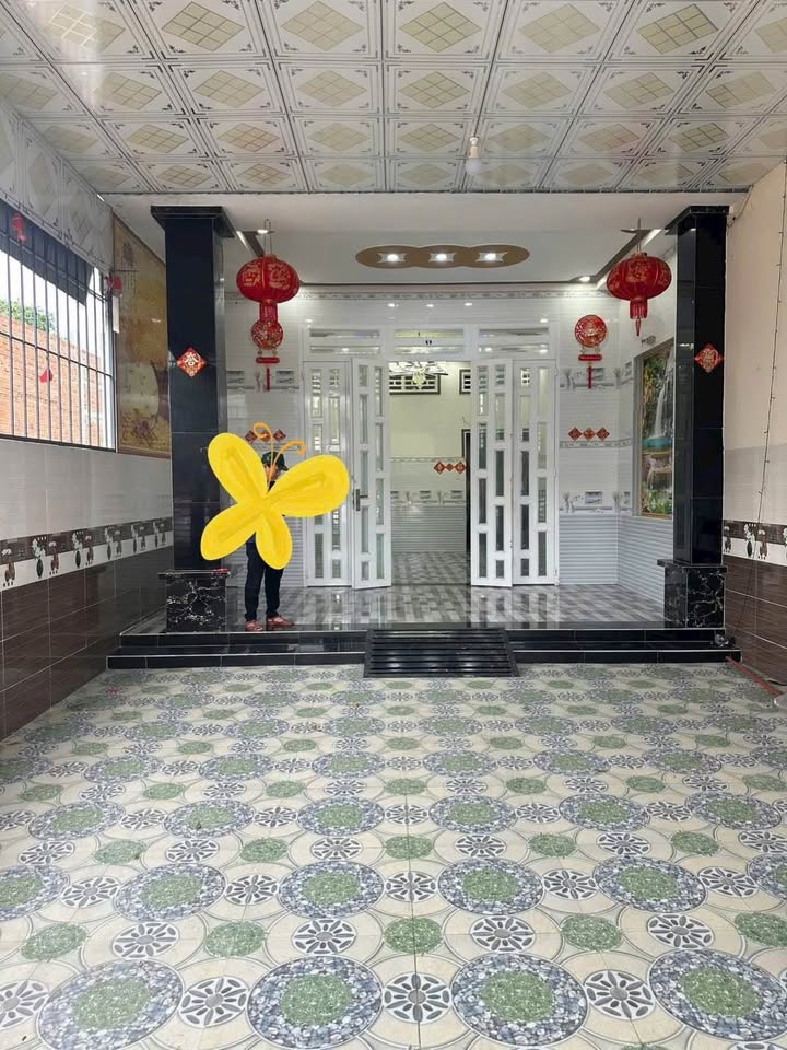 Nhà phố Long Hoa, Tây Ninh 60m² giá 1.4 tỷ - Gần chợ, tiện ích đầy đủ!