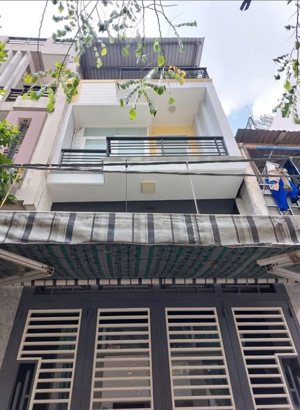 Nhà 4 tầng Ông Ích Khiêm, Quận 11, 44m² - Phù hợp cho gia đình 2 thế hệ!