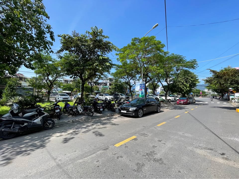 Nhà 2 mặt tiền Phó Đức Chính, Sơn Trà 196m² giá 10 tỷ - Vị trí kinh doanh sầm uất!