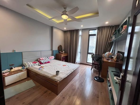 Nhà phố 5 tầng ngõ 67 Văn Cao 30m² giá 7.98 tỷ - Thiết kế hiện đại, ánh sáng ngập tràn!