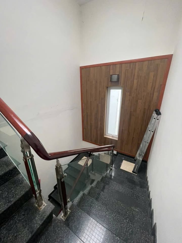 Nhà 1 trệt 2 lầu đường B18, phường Hưng Phú, Cần Thơ - Giá 7.3 tỷ, chính chủ!