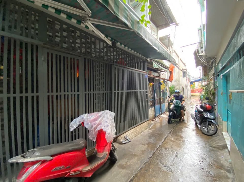 Nhà phố Lạc Long Quân, Quận 11, 25m² giá 3.25 tỷ - Chính chủ bán gấp!