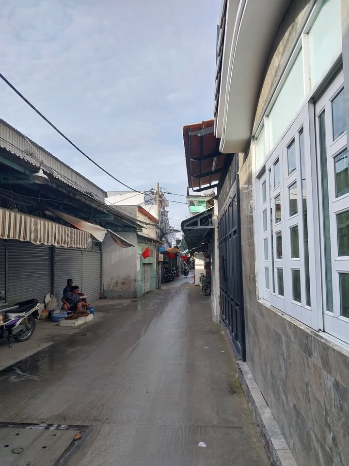 Nhà Phạm Hữu Lầu Quận 7 92m² giá 4.7 tỷ - Sổ hồng riêng, pháp lý chuẩn!