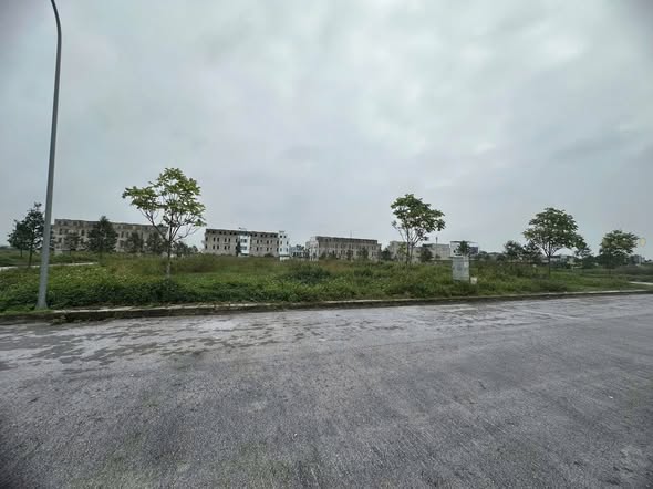 Lô đất 100m² đường An Dương Vương, Quảng Phú - Giá chỉ 2.49 tỷ - Đầu tư sinh lời cao!