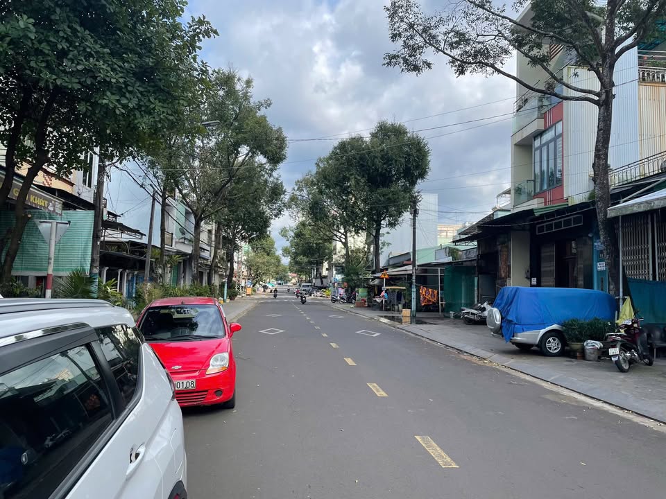 Nhà mặt tiền đường Yên Đỗ, Pleiku 33m² giá 2 tỷ - Vị trí kinh doanh đắc địa!