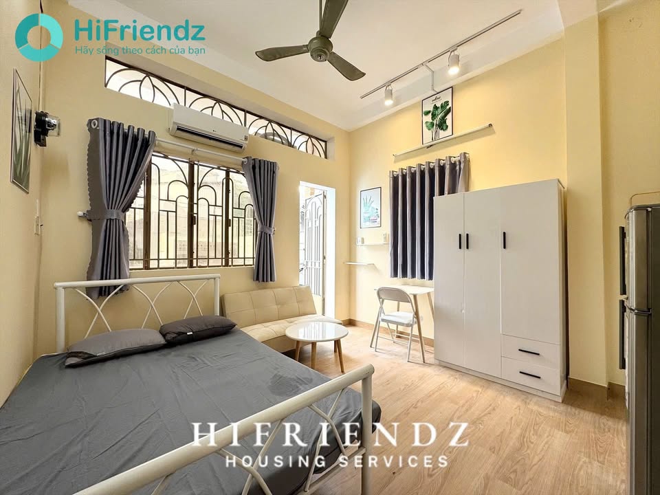 Căn hộ dịch vụ studio tại Cách Mạng Tháng Tám, Quận 10 - Ban công thoáng mát, đầy đủ nội thất!