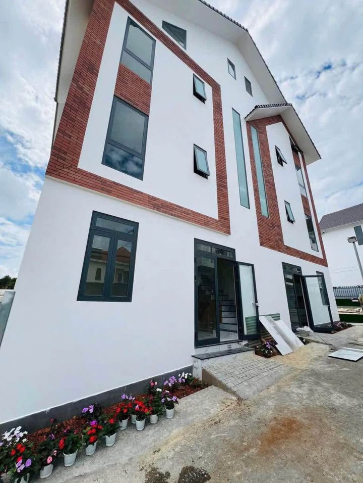 Nhà bán Đường Nguyễn Hữu Cầu, Phường Lâm Viên, Đà Lạt, 48m² giá 3.3 tỷ - Vị trí thuận lợi, đầy đủ tiện ích!