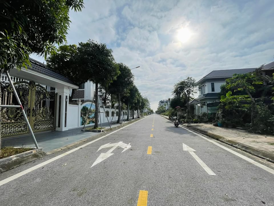 Biệt thự cao cấp KĐT Vũ Phúc 244m² giá chỉ 3x triệu/m² - Đầu tư sinh lời ngay!