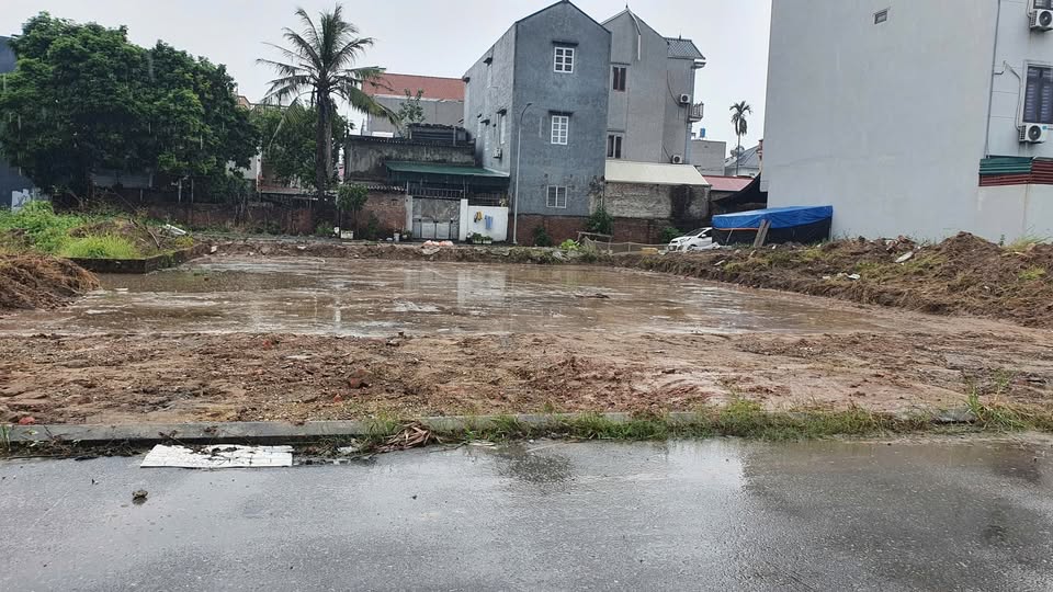 Đất Yên Thường Gia Lâm 50m² giá chỉ 5 tỷ - Mặt tiền 5m, ô tô tránh nhau!