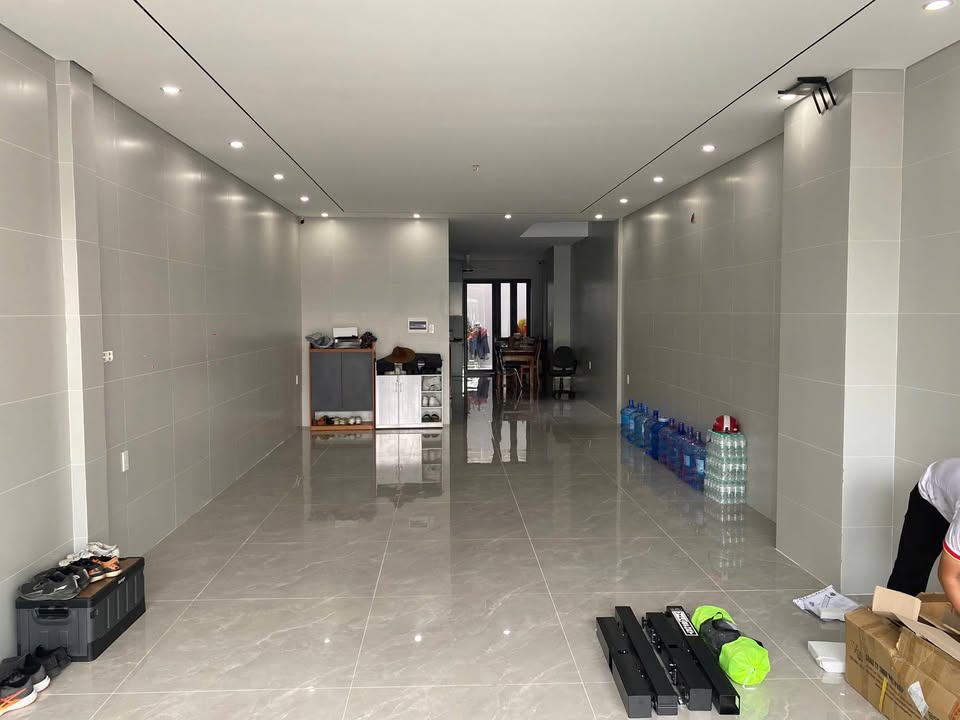 Nhà nguyên căn cho thuê mặt đường 72m tại Vinh 100m² chỉ 22 triệu/tháng - Vị trí đắc địa!