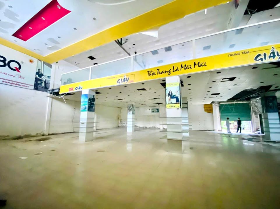 Cho thuê mặt bằng đường Nguyễn Sỹ Sách, TP Vinh 400m² - Mặt tiền rộng rãi, giá thỏa thuận!