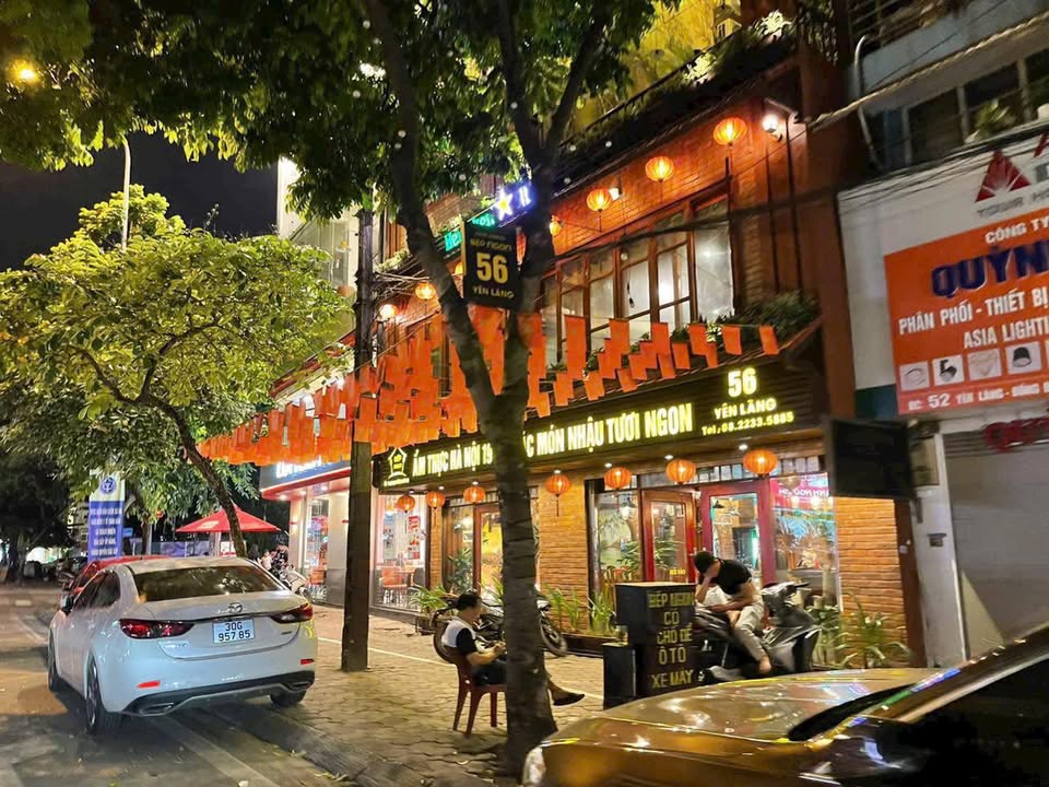 Cho thuê mặt phố Hàm Nghi 320m² - Vị trí sầm uất, phù hợp kinh doanh