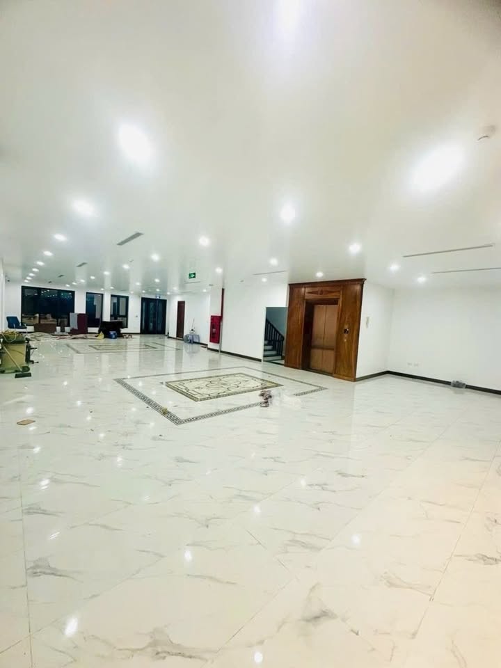 Cho thuê mặt bằng thông sàn 250m² tại Nguyễn Sơn - Vị trí đắc địa, thích hợp kinh doanh!