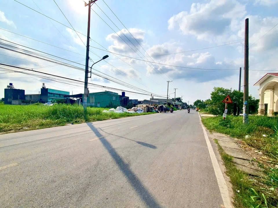 Đất nông nghiệp 1100m² Đức Hòa giá 5.1 tỷ - Hai mặt tiền đường thuận lợi!