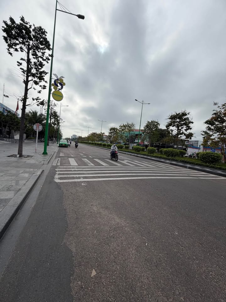 Lô đất mặt tiền Nguyễn Tất Thành 383m² giá 26.8 tỷ - Cơ hội đầu tư hấp dẫn!