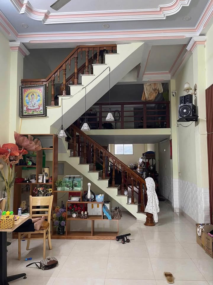 Nhà 2.5 tầng đường Ngọc Mai, phường Quảng Thành, Thanh Hóa - Kinh doanh tốt, giá chỉ 2.32 tỷ