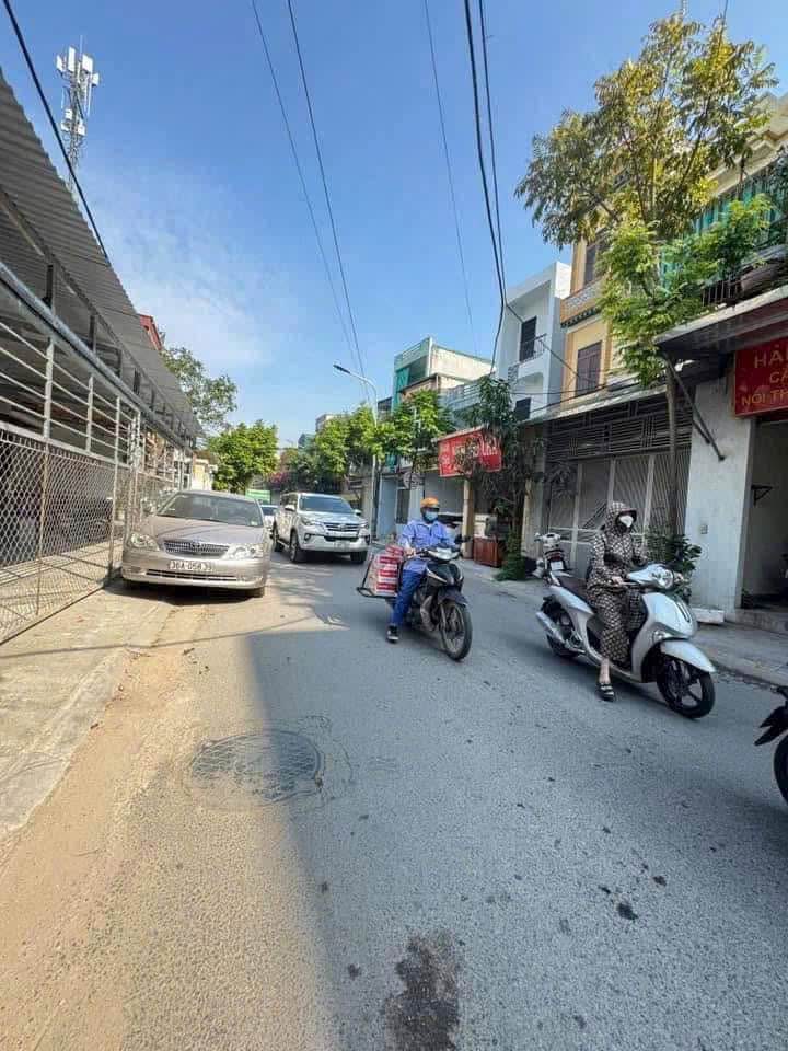 Bán đất tặng nhà cấp bốn tại phường Đông Thọ, Thanh Hóa - Giá 2 tỷ, hướng Đông, mặt tiền 4m!