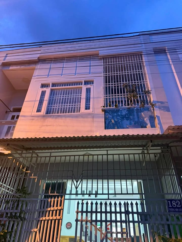 Nhà 1 Mê Trung Tâm TP Kon Tum 61.92m² giá 1.73 tỷ - Mặt tiền đường Lý Nam Đế!