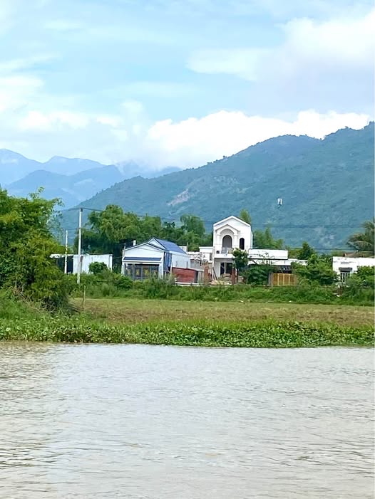 Nhà phố Diên Phú, Diên Khánh 142m² giá 2.29 tỷ - View sông tuyệt đẹp, chính chủ!