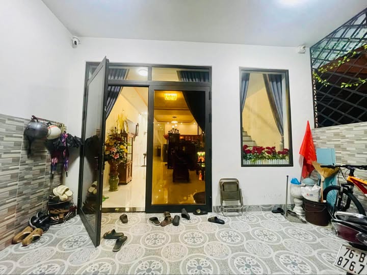 Nhà 3 Tầng Hẻm Ô Tô Trần Hưng Đạo, Quảng Ngãi - Giá 3.9 Tỷ, Thương Lượng