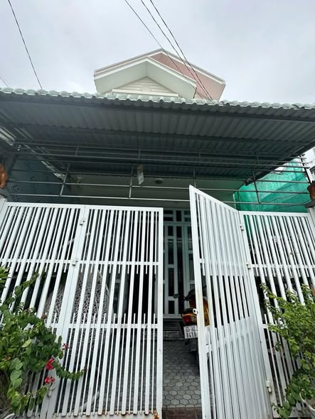 Nhà 1 Trệt 1 Lầu gần Đường Trần Hưng Đạo, P Mỹ Thạnh - Giá chỉ 3 tỷ!