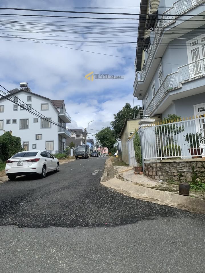 FrontHouse Đà Lạt 99m² giá 9.5 tỷ - Hai mặt tiền hiếm có!