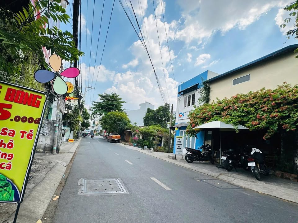 Nhà FrontHouse 2 mặt tiền tại Thủ Đức 100m² giá 9.9 tỷ - Kinh doanh thuận lợi!