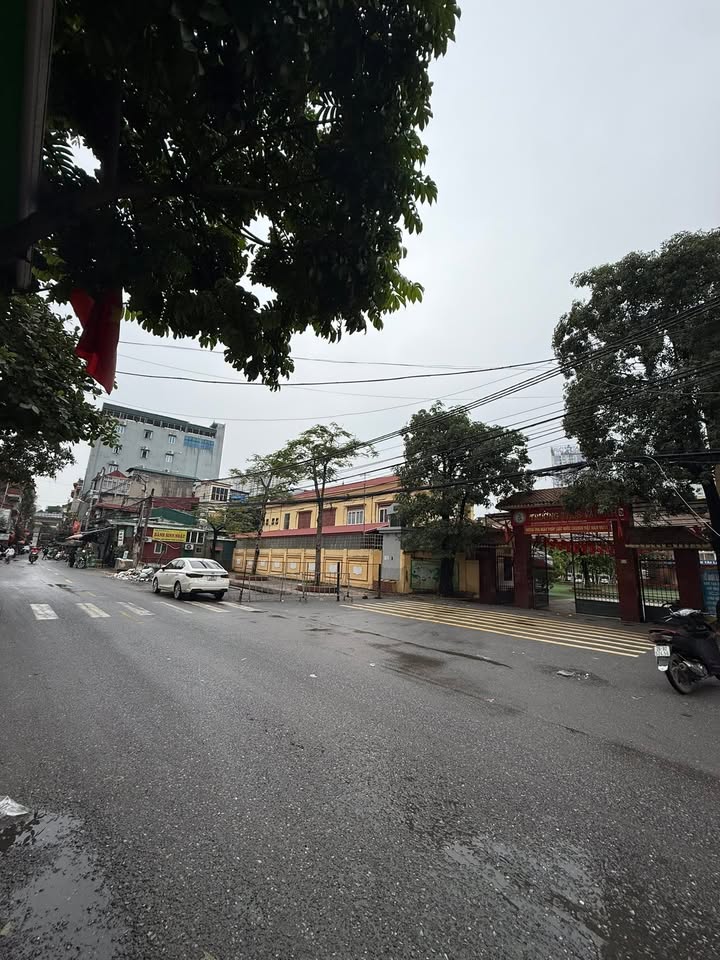 Nhà 5 tầng đường Phan Đình Giót, 33m² giá 7 tỷ - Gần Metro, tiện ích đầy đủ!