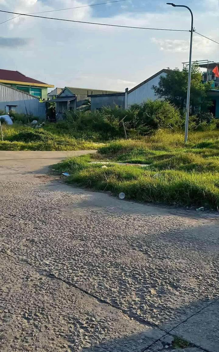 Đất nền 100m² tại Cổng làng Dạ Lê, Thủy Vân - Giá chỉ 1.699 tỷ VND!