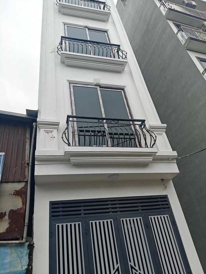 Nhà độc lập 6 tầng tại Di Trạch, 35m² giá 8 tỷ - Ô tô tránh, thang máy chạy êm!