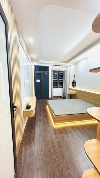 Nhà 5 tầng Lĩnh Nam 30m² giá 7 tỷ - Pháp lý rõ ràng, nội thất đầy đủ!