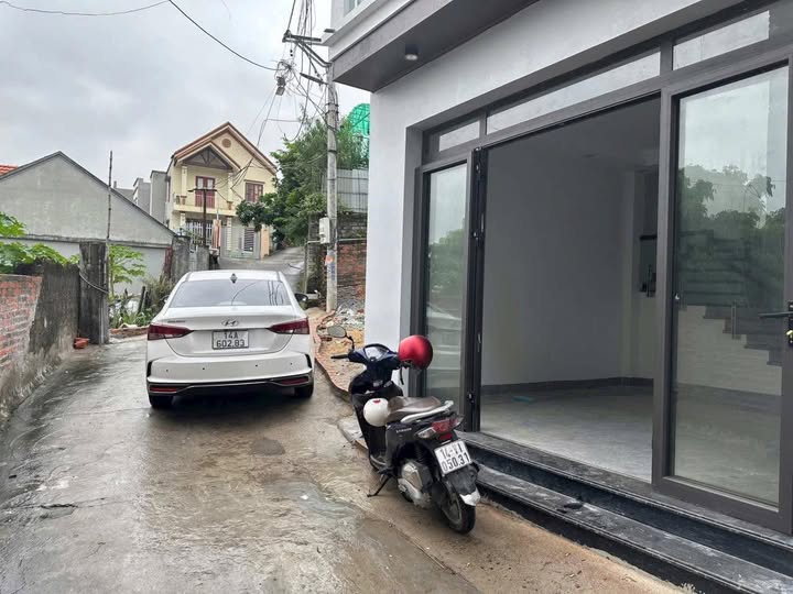 Đất Hồng Hà Cột 8 82m² giá 1 tỷ - Đường ô tô ra vào thuận tiện!