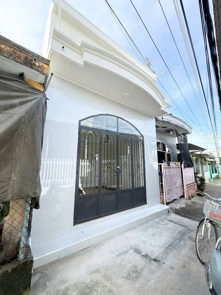 Nhà phố Hẻm Phước Long Nha Trang 37m² giá 2.35 tỷ - Cách biển chỉ 7 phút!