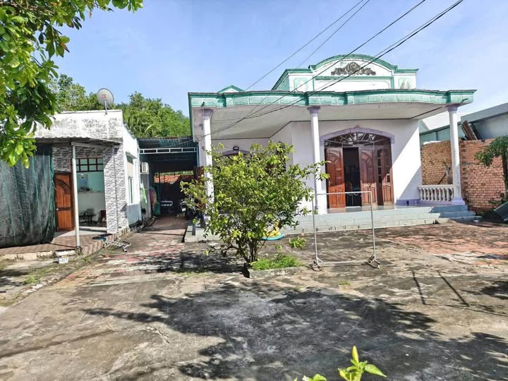 Nhà bán An Nhất Long Điền 560m² giá 2.3 tỷ - Sổ đỏ chính chủ, tiện ích đầy đủ!