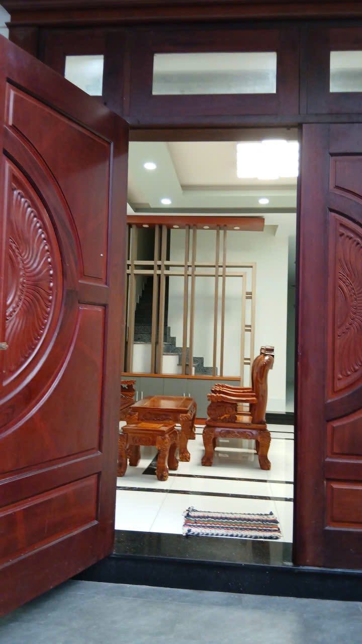 Nhà nguyên căn 4 tầng đường Lê Thiết Hùng Nha Trang 87m² giá 20 triệu - Full nội thất, tiện lợi cho kinh doanh!