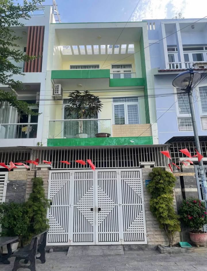 Nhà phố Phước Long A, Nha Trang 84m² giá 7.9 tỷ - Cần bán gấp!