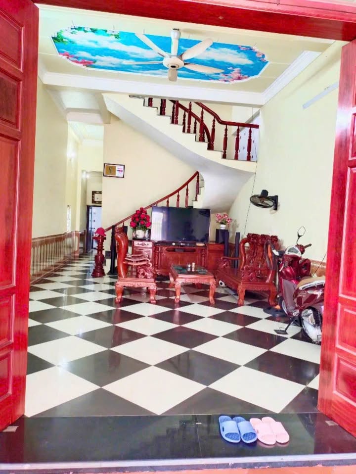 Nhà 2 tầng mặt đường Nguyễn Trãi, 120m² giá 3.6 tỷ - Kinh doanh thuận lợi!