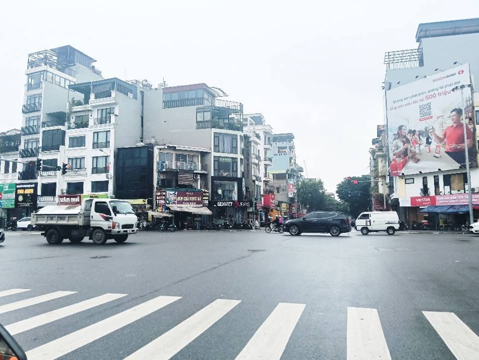 Đất Ngọc Thụy 53m² giá 10.5 tỷ - Ngõ ô tô thông thoáng gần hồ!