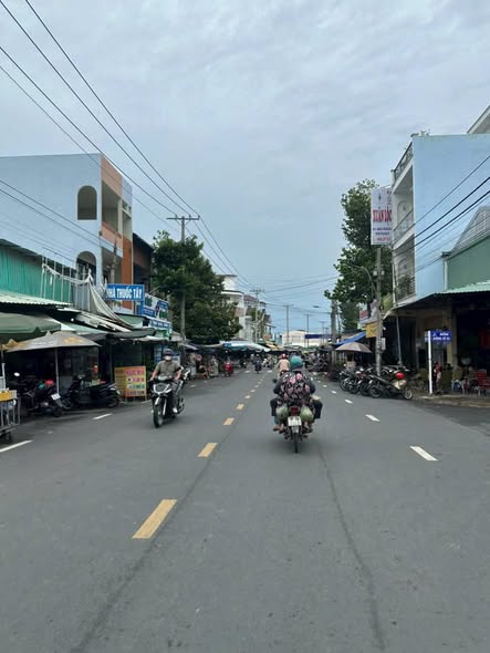 Đất nền Khu dân cư Chợ Cái Sao, Long Xuyên 100m² giá 2.35 tỷ - Vị trí đắc địa gần chợ!