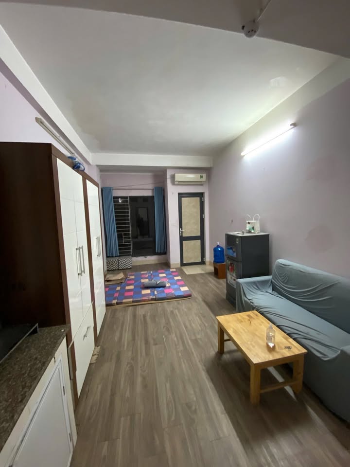 Phòng cho thuê tại ngõ 92 Nguyễn Khánh Toàn 32m² giá 4.6 triệu - Ban công thoáng mát, gần trung tâm!