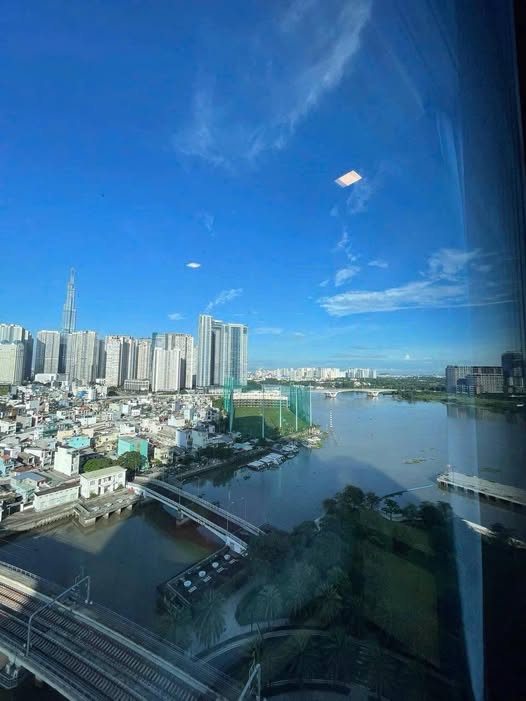 Căn hộ Vinhomes Golden River Bến Nghé 80m² giá 31 tỷ - Tầm nhìn sông tuyệt đẹp!