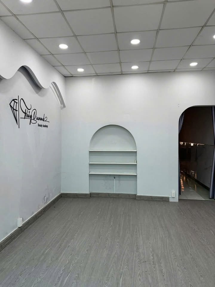 Nhà mặt tiền Lê Văn Việt, Quận 9, diện tích 115m² giá 10 triệu/tháng - Phù hợp làm văn phòng, spa