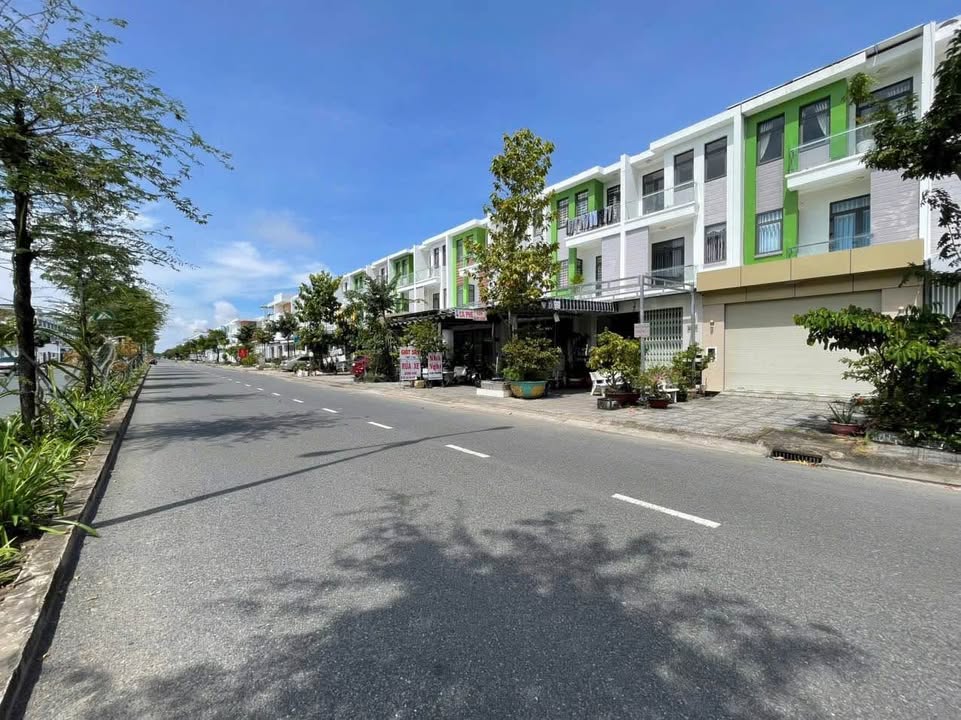 Nhà phố đường số 5 Rạch Giá 110m² giá 5.3 tỷ - Đầu tư lý tưởng tại khu Tây Bắc!