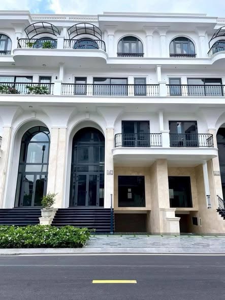 Văn phòng cho thuê 375 Quốc Lộ 13, Thủ Đức 140m² giá 55 triệu - Thiết kế hiện đại, đầy đủ tiện nghi!